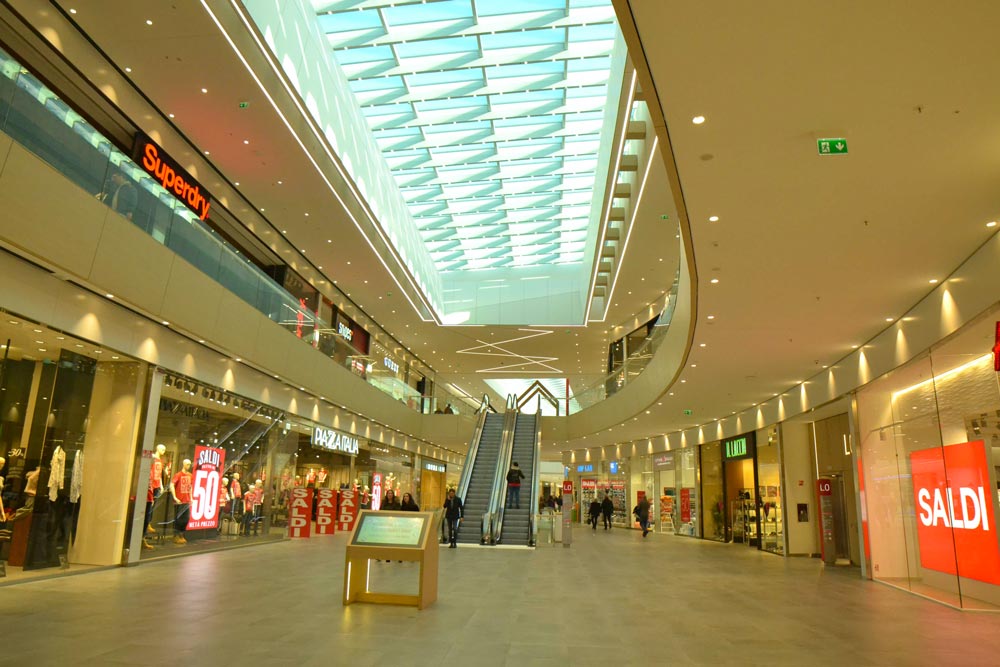 Centro Commerciale Elnòs Interno - Brescia (BS) Italia